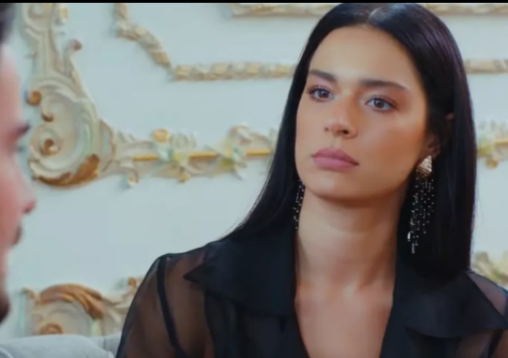 Şafak Pekdemir: Barış Akarsu'nun 'Merhaba' Filminde Nalan Olarak İz Bırakan Yetenek